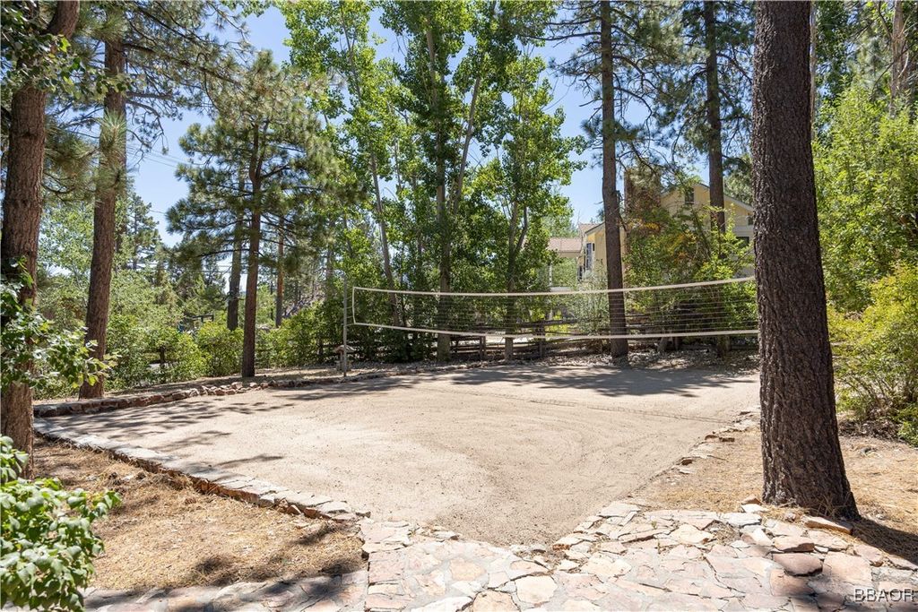 Photo of 40153 Lakeview Drive, Big Bear Lake, CA 92315 (MLS # 32500781)