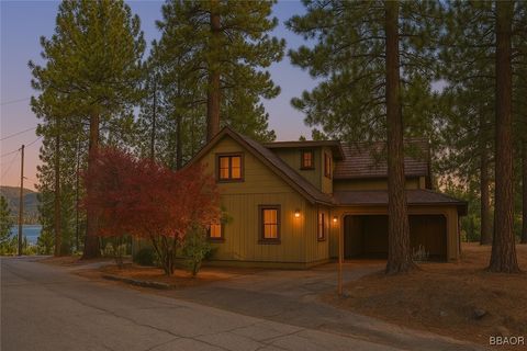 Photo of 40153 Lakeview Drive, Big Bear Lake, CA 92315 (MLS # 32500781)