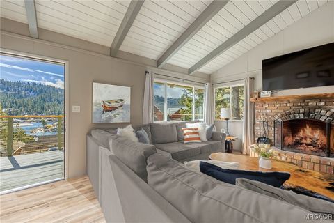 Photo of 39054 Bayview Lane, Big Bear Lake, CA 92315 (MLS # 32502777)