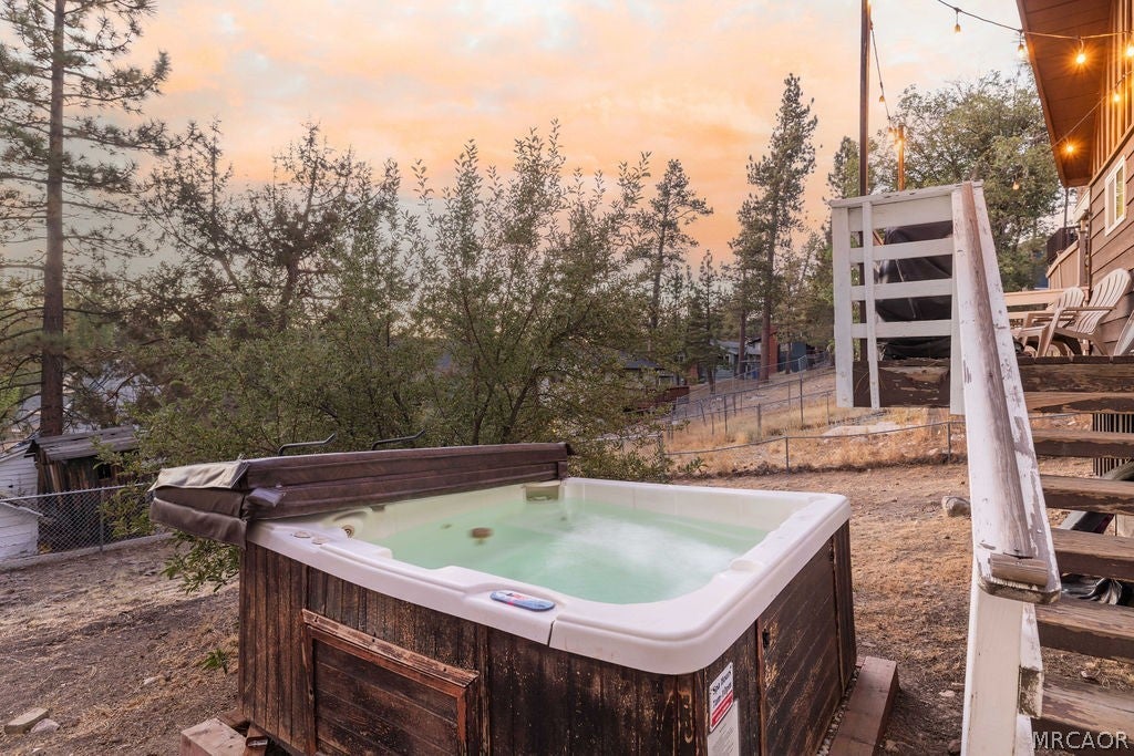 Photo of 518 Vista Lane, Big Bear Lake, CA 92315 (MLS # 32602059)