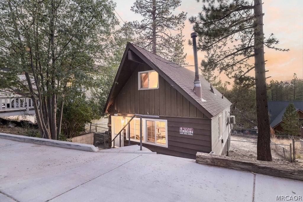 Photo of 518 Vista Lane, Big Bear Lake, CA 92315 (MLS # 32602059)