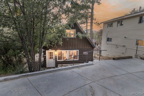 Photo of 518 Vista Lane, Big Bear Lake, CA 92315 (MLS # 32602059)