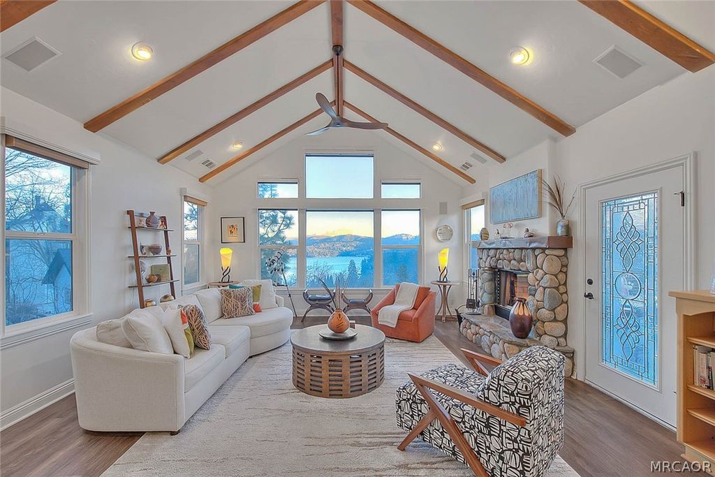 Photo of 27431 Alpen Drive, Lake Arrowhead, CA 92352 (MLS # 32600412)