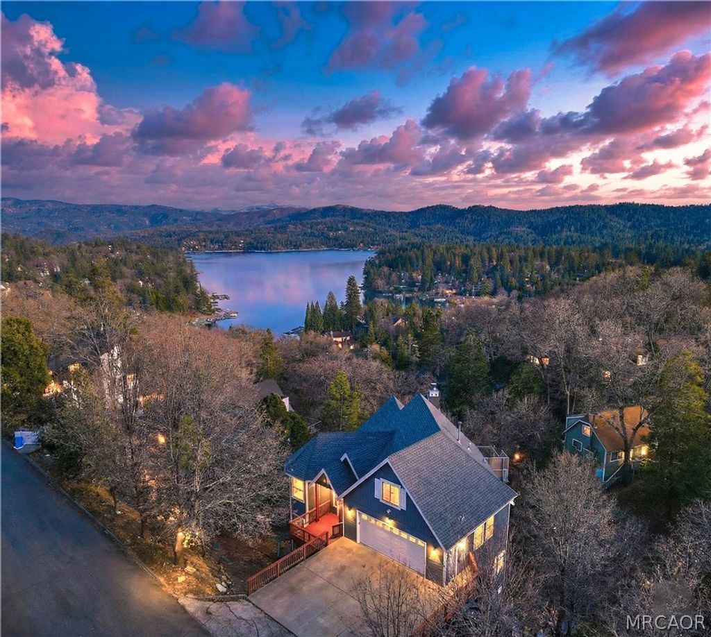 Photo of 27431 Alpen Drive, Lake Arrowhead, CA 92352 (MLS # 32600412)