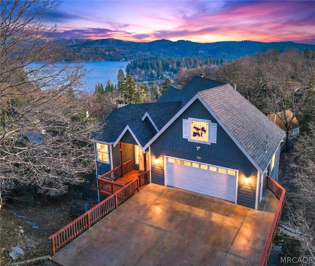 Photo of 27431 Alpen Drive, Lake Arrowhead, CA 92352 (MLS # 32600412)