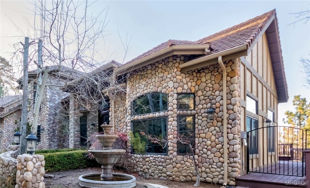 Photo of 293 Fairway Drive, Lake Arrowhead, CA 92352 (MLS # 32502862)