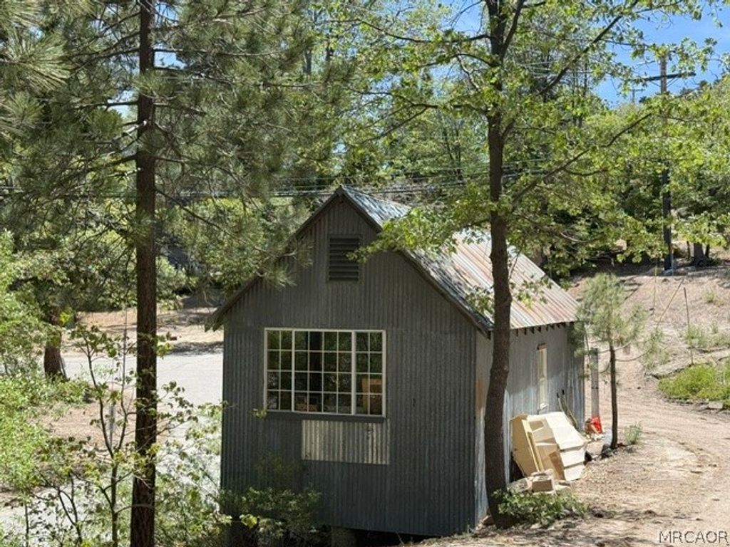 Photo of 33285 Angeles Drive, Green Valley Lake, CA 92341 (MLS # 32601235)