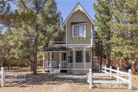 Photo of 973 Cypress Lane, Big Bear City, CA 92314 (MLS # 32500671)