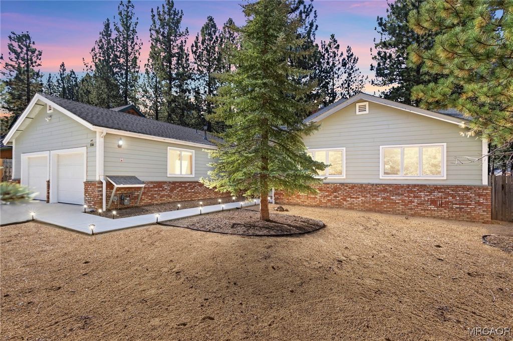 Photo of 556 Killington Way, Big Bear Lake, CA 92315 (MLS # 32502658)