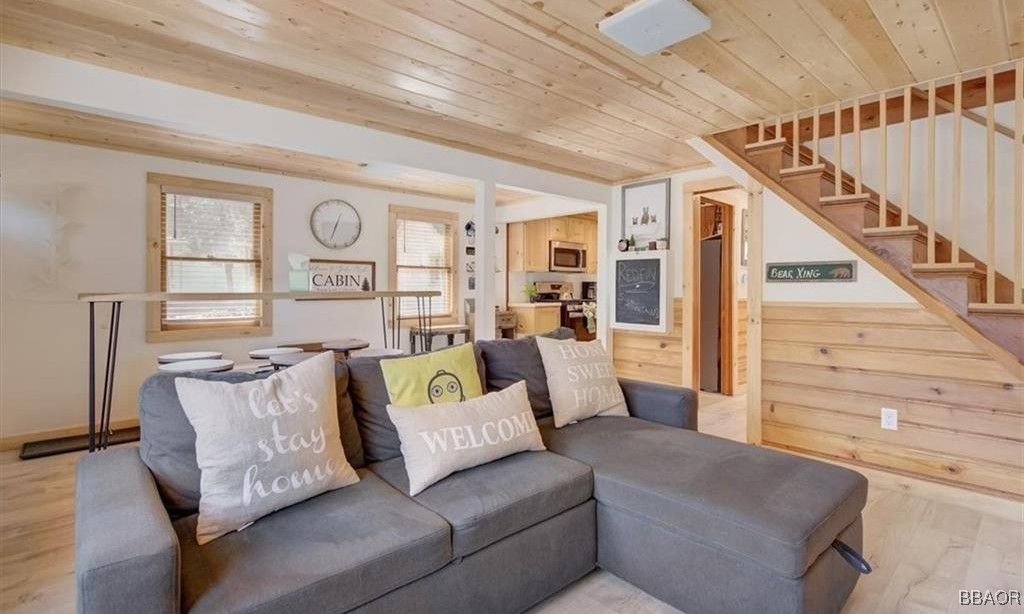Photo of 298 Maple Lane, Sugarloaf, CA 92386 (MLS # 32501178)