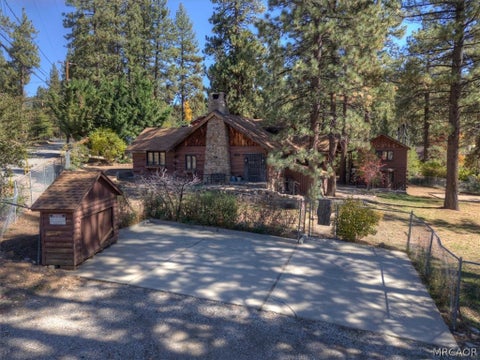 Photo of 1062 Fawnskin Drive, Fawnskin, CA 92333 (MLS # 32602427)