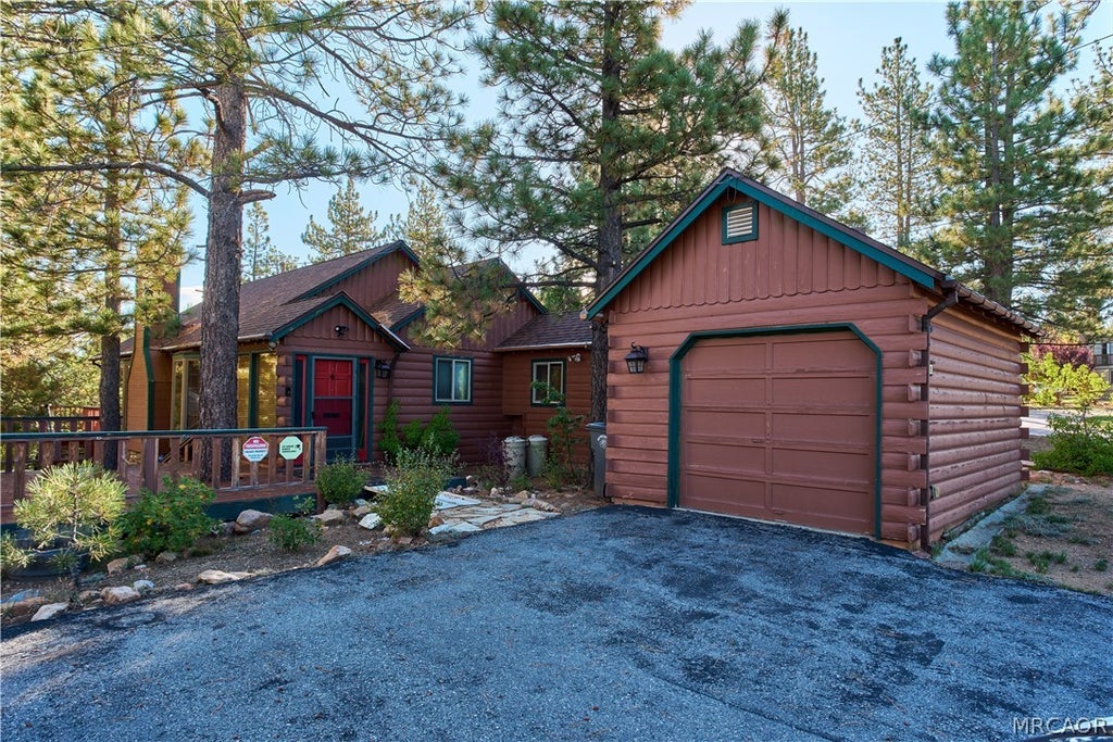 Photo of 481 Vista Lane, Big Bear Lake, CA 92315 (MLS # 32602310)