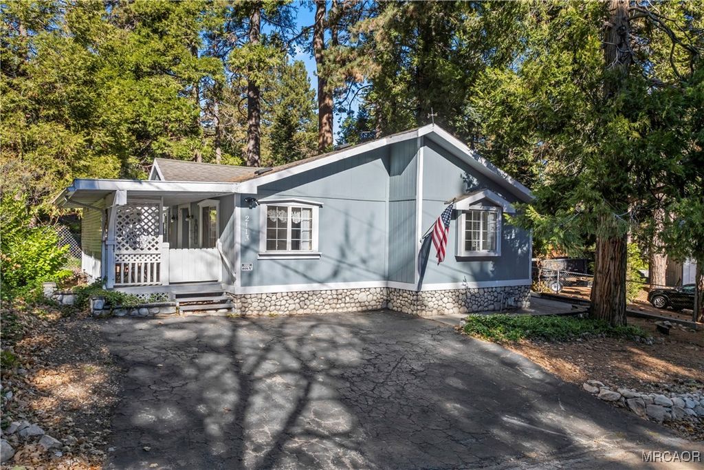 Photo of 2113 Spring Oak Drive, Running Springs, CA 92382 (MLS # 32502773)