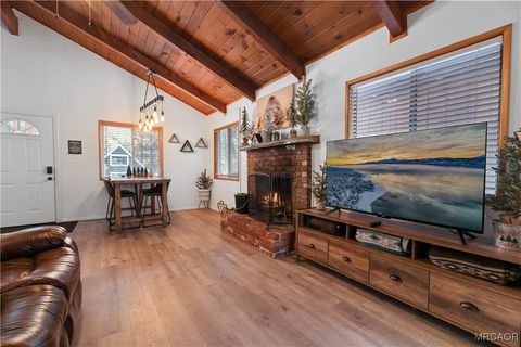 Photo of 42581 Willow Avenue, Big Bear Lake, CA 92315 (MLS # 32600019)