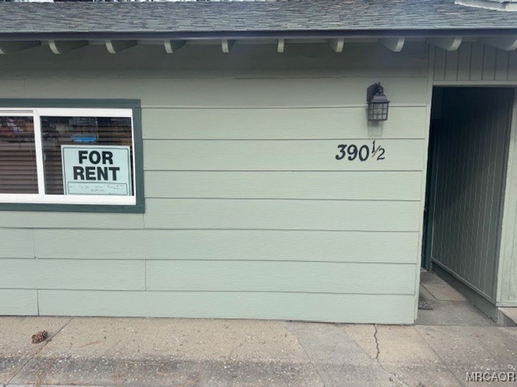 Photo of 390 1/2 Summit Blvd Ave, Big Bear Lake, CA 92315 (MLS # 32600140)