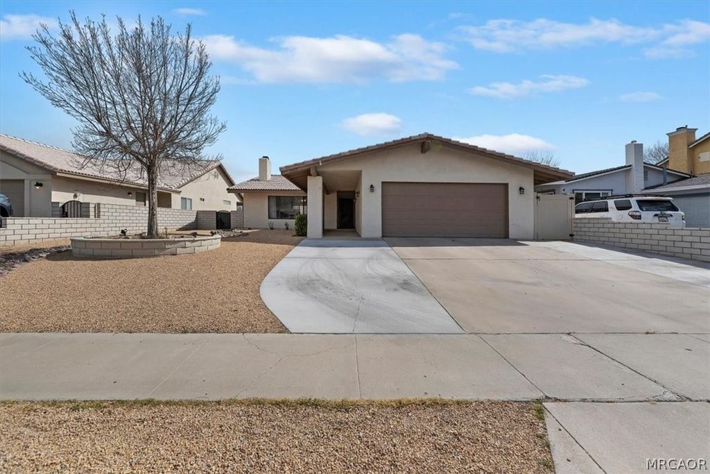 Photo of 13115 Rolling Ridge Drive, Victorville, CA 92395 (MLS # 32600455)