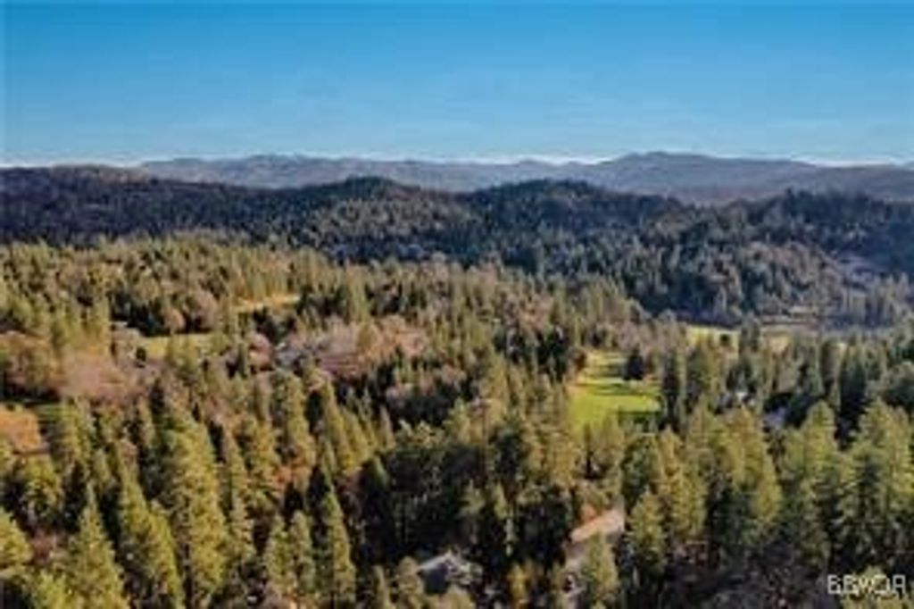 Photo of 131 Fairway Drive, Lake Arrowhead, CA 92352 (MLS # 32501683)