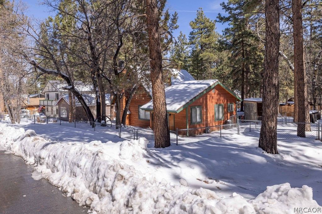 Photo of 265 Cedar Lane, Sugarloaf, CA 92386 (MLS # 32600357)