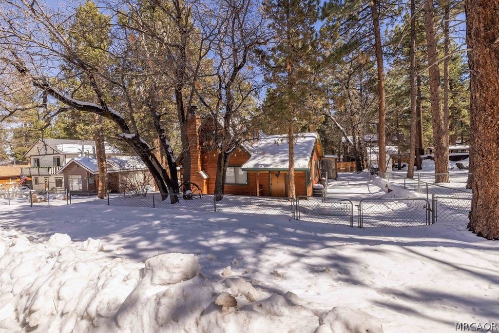 Photo of 265 Cedar Lane, Sugarloaf, CA 92386 (MLS # 32600357)