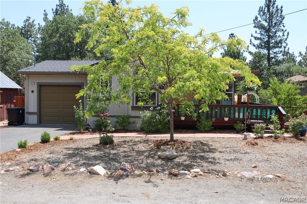 Photo of 561 San Bernardino Avenue, Sugarloaf, CA 92386 (MLS # 32600507)