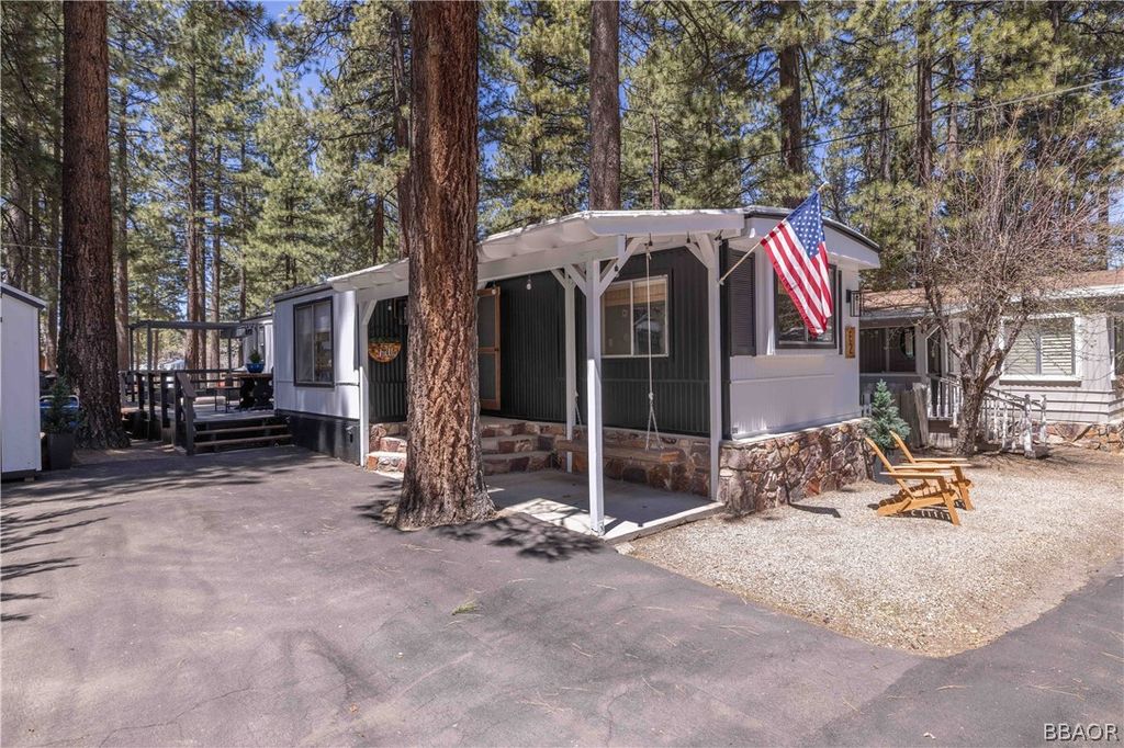 Photo of 41150 Lahontan Dr #E-2, Big Bear Lake, CA 92315 (MLS # 32402688)