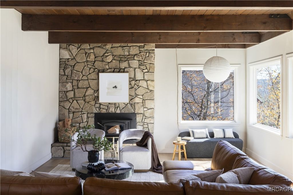 Photo of 28000 West Shore Road, Lake Arrowhead, CA 92352 (MLS # 32502864)