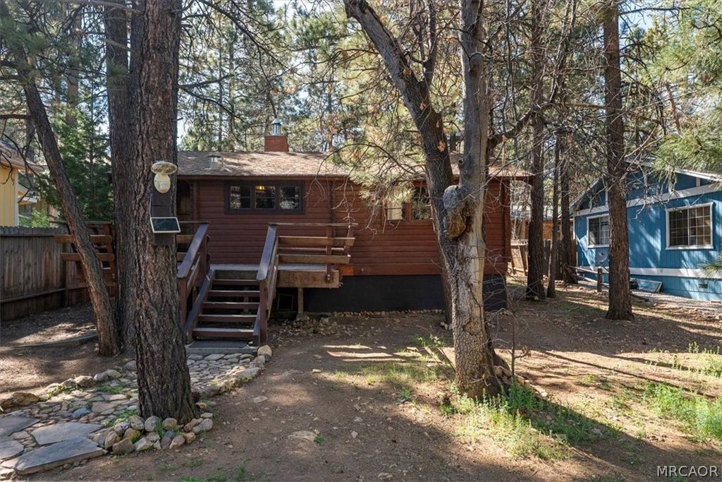 Photo of 332 Cedar Lane, Sugarloaf, CA 92386 (MLS # 32600621)