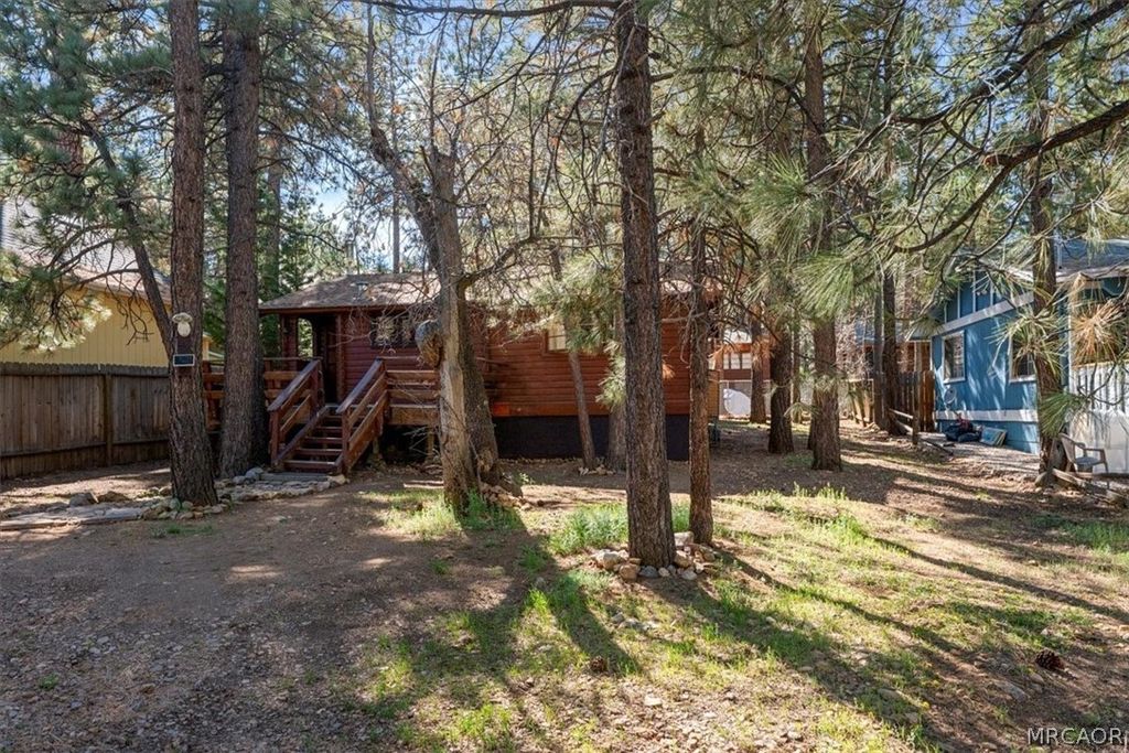 Photo of 332 Cedar Lane, Sugarloaf, CA 92386 (MLS # 32600621)