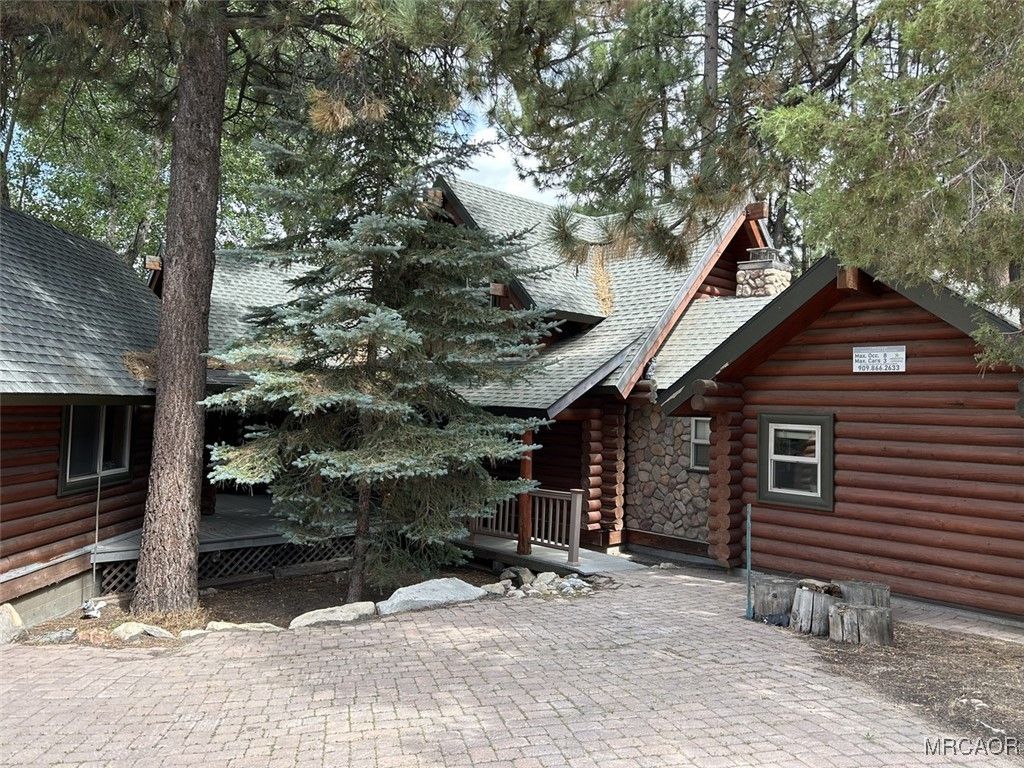 Photo of 997 Club View Drive, Big Bear Lake, CA 92315 (MLS # 32502153)