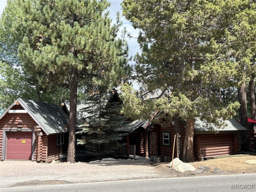 Photo of 997 Club View Drive, Big Bear Lake, CA 92315 (MLS # 32502153)