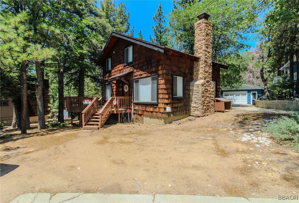Photo of 43516 Colusa Drive, Big Bear Lake, CA 92315 (MLS # 32502136)