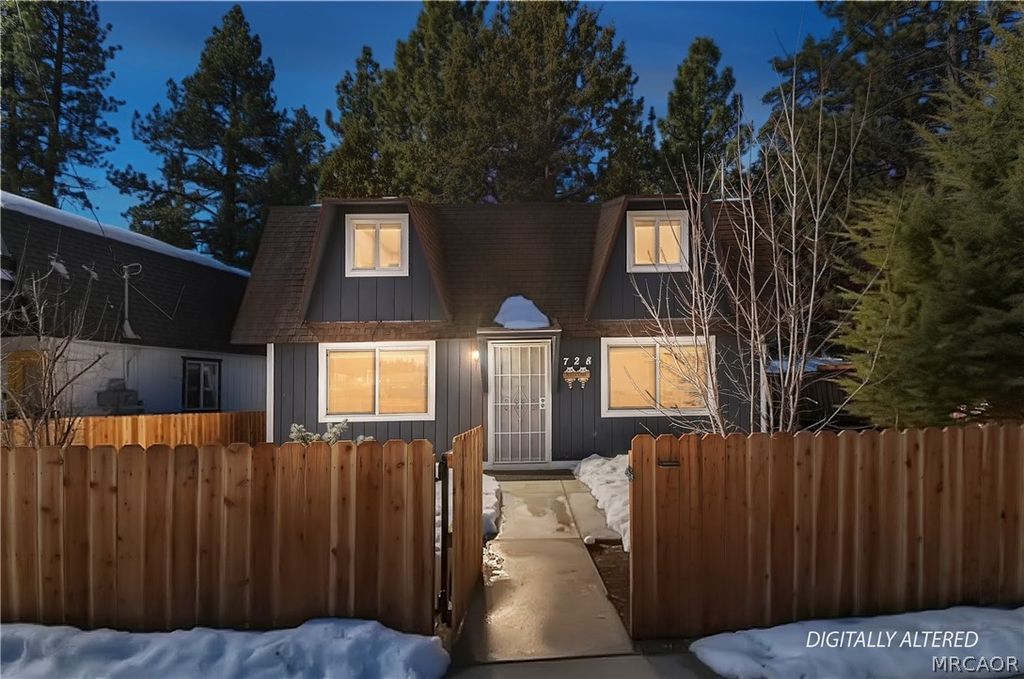 Photo of 728 W Aeroplane Boulevard, Big Bear City, CA 92314 (MLS # 32600382)