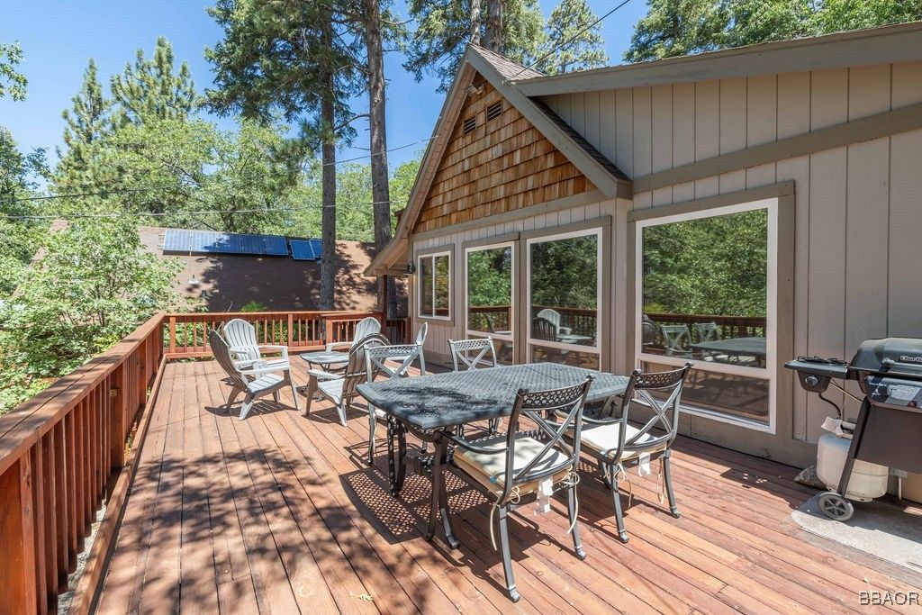 Photo of 983 Knickerbocker Road, Big Bear Lake, CA 92315 (MLS # 32405704)