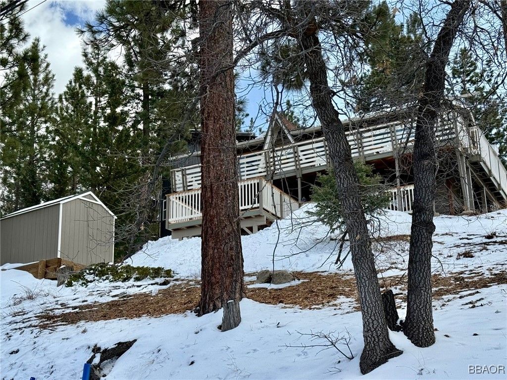 Photo of 43315 Shasta Road, Big Bear Lake, CA 92315 (MLS # 32500770)