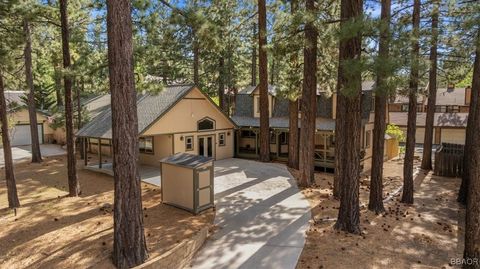 Photo of 572 Ponderosa Drive, Big Bear Lake, CA 92315 (MLS # 32501419)
