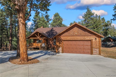 Photo of 1520 Fallbrook Court, Big Bear City, CA 92314 (MLS # 32602282)