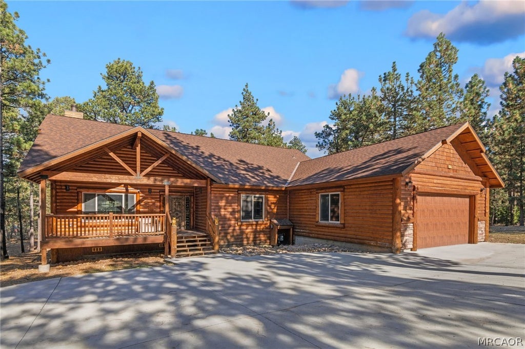 Photo of 1520 Fallbrook Court, Big Bear City, CA 92314 (MLS # 32602282)