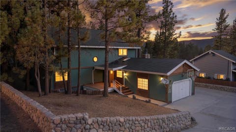 Photo of 40314 Lakeview Drive, Big Bear Lake, CA 92315 (MLS # 32601610)