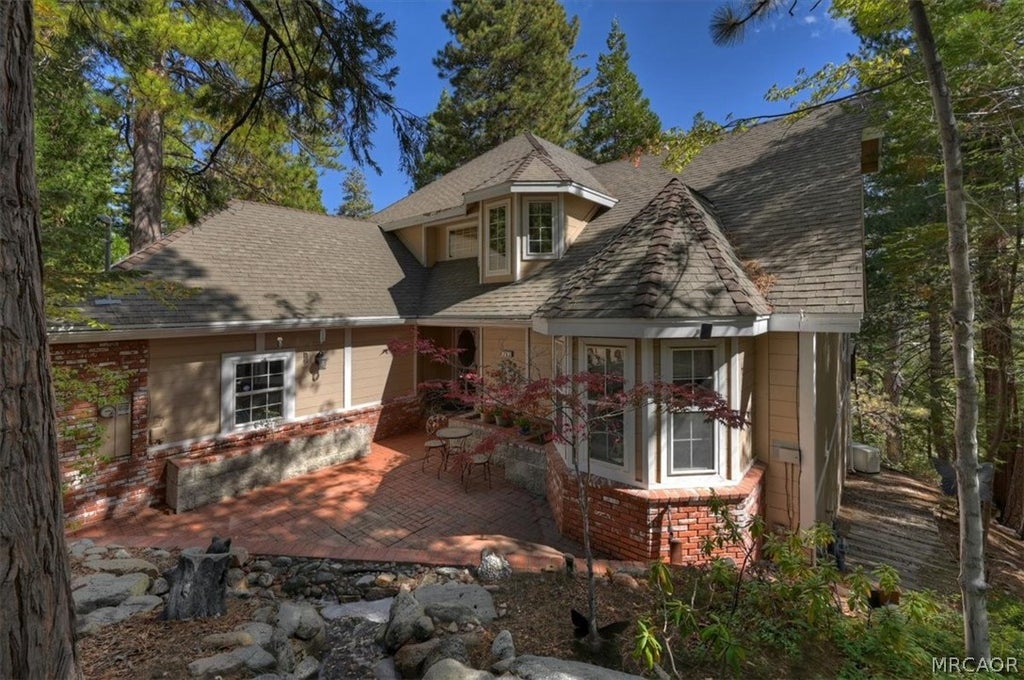 Photo of 393 Brentwood Drive, Lake Arrowhead, CA 92352 (MLS # 32602264)