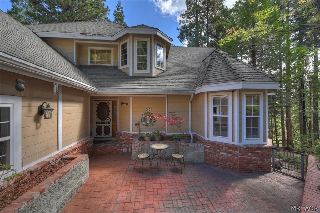 Photo of 393 Brentwood Drive, Lake Arrowhead, CA 92352 (MLS # 32602264)