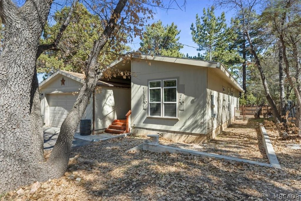 Photo of 775 Riverside Avenue, Sugarloaf, CA 92386 (MLS # 32600470)