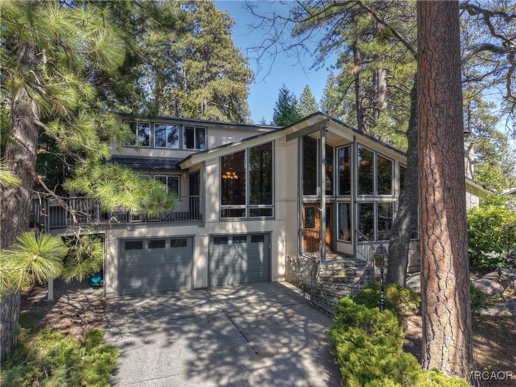 Photo of 28018 Peninsula South Drive S, Lake Arrowhead, CA 92352 (MLS # 32502751)