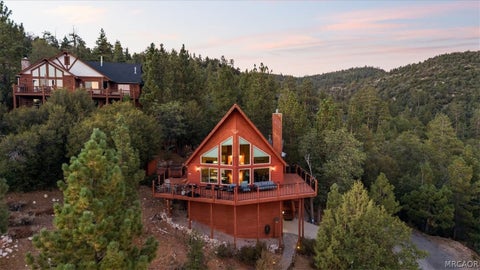 Photo of 1309 Ridge Road, Fawnskin, CA 92333 (MLS # 32602093)