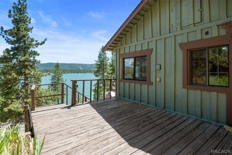 Photo of 335 North Shore Dr, Fawnskin, CA 92333 (MLS # 32601504)