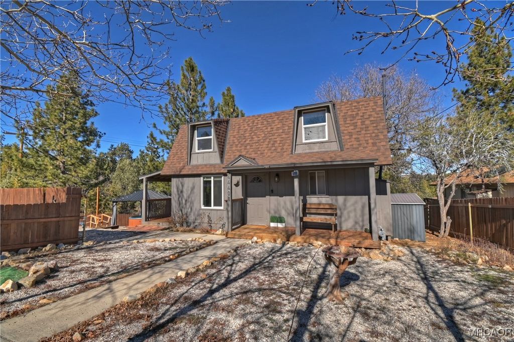 Photo of 44408 Valley View Lane, Sugarloaf, CA 92386 (MLS # 32600112)