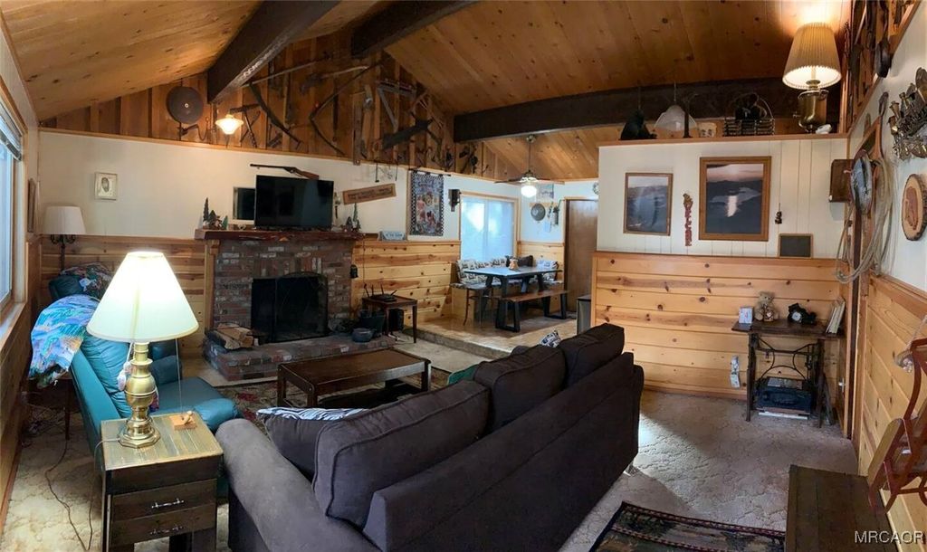 Photo of 925 Anita Avenue, Big Bear City, CA 92314 (MLS # 32600207)