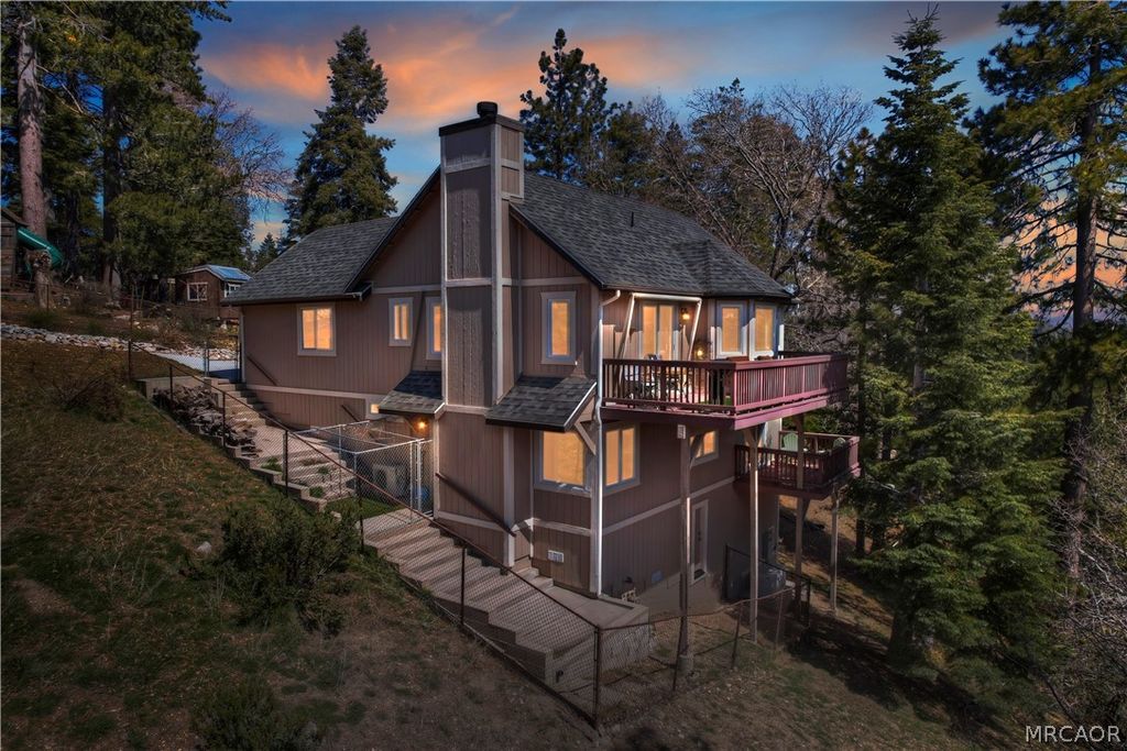 Photo of 26520 Walnut Hills Drive, Lake Arrowhead, CA 92352 (MLS # 32600208)