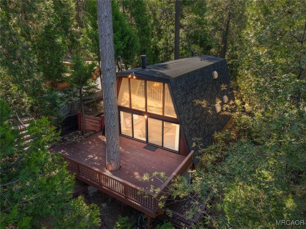 Photo of 24154 Bernard Drive, Crestline, CA 92325 (MLS # 32502377)