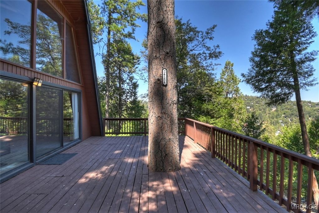 Photo of 24154 Bernard Drive, Crestline, CA 92325 (MLS # 32502377)