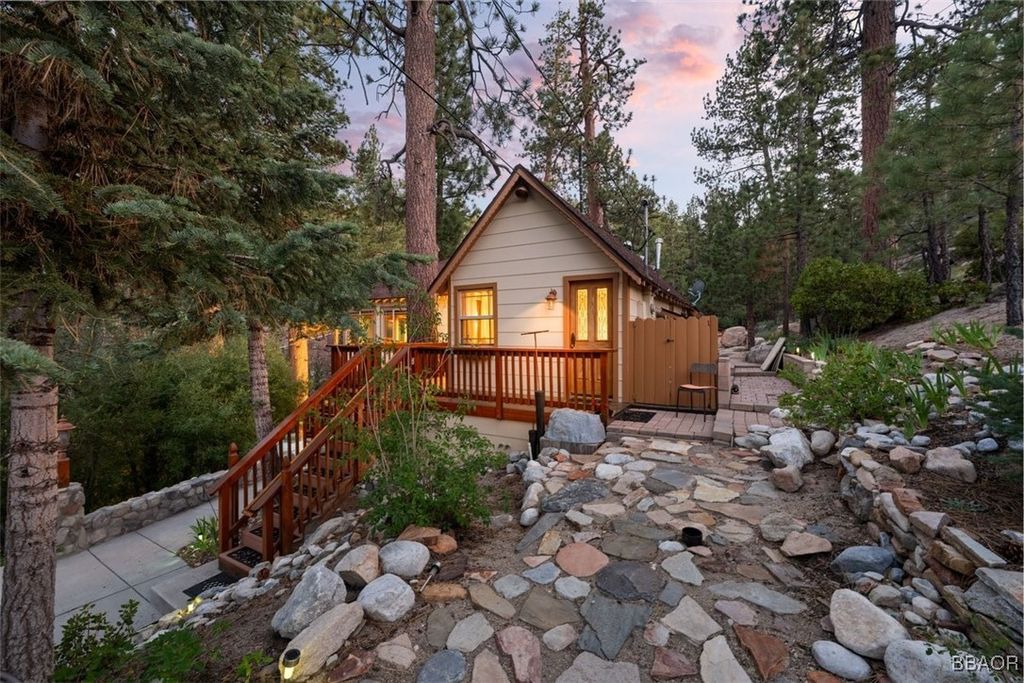Photo of 38855 Big Bear Boulevard, Big Bear Lake, CA 92315 (MLS # 32501221)